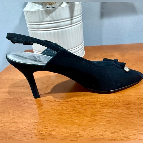 Stuart Weitzman Black Peep Toe Slingback Heels Bow Rhinestone Detail Size 9M - Picture 7 of 13
